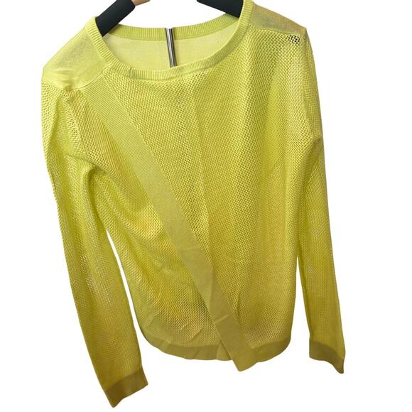 CAbi Women's Neon green Mesh thin Knit Open back pullover Size Med staple top - Picture 7 of 10